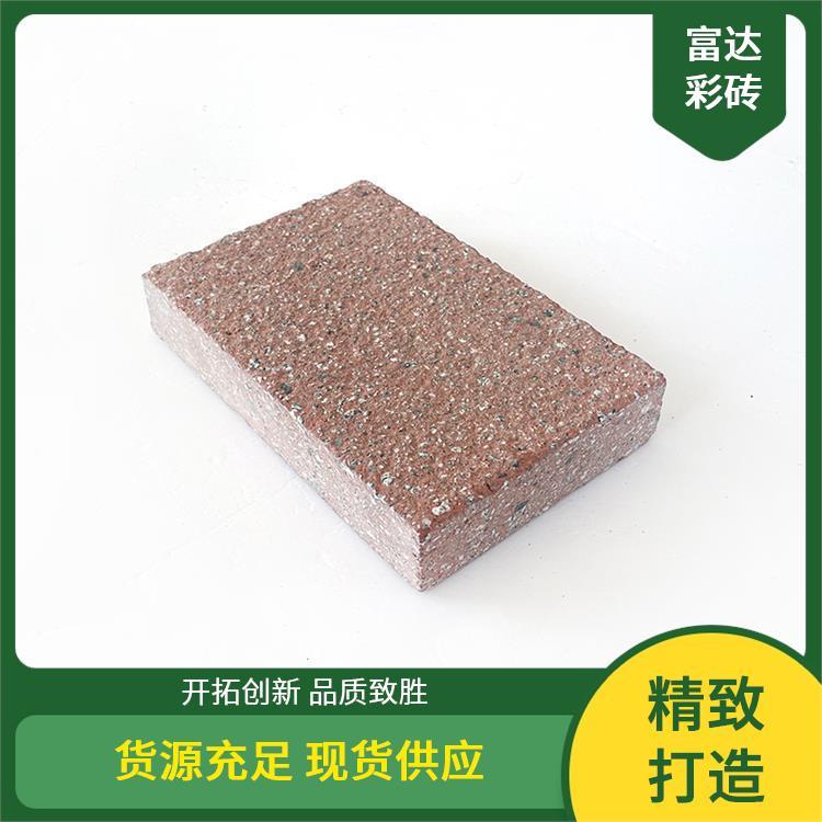 城區(qū)工程材料采購(gòu)指南 水泥路沿石與仿石材彩磚分布詳探